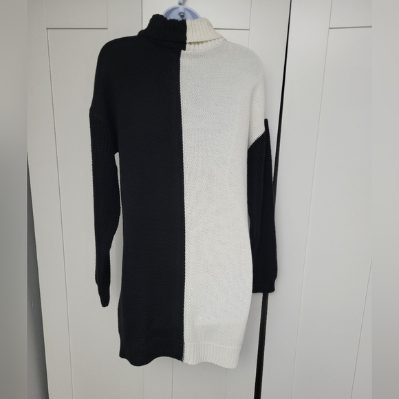 NWOT Split Monochrome Black & White Turtleneck Sweater Dress - Picture 11 of 12